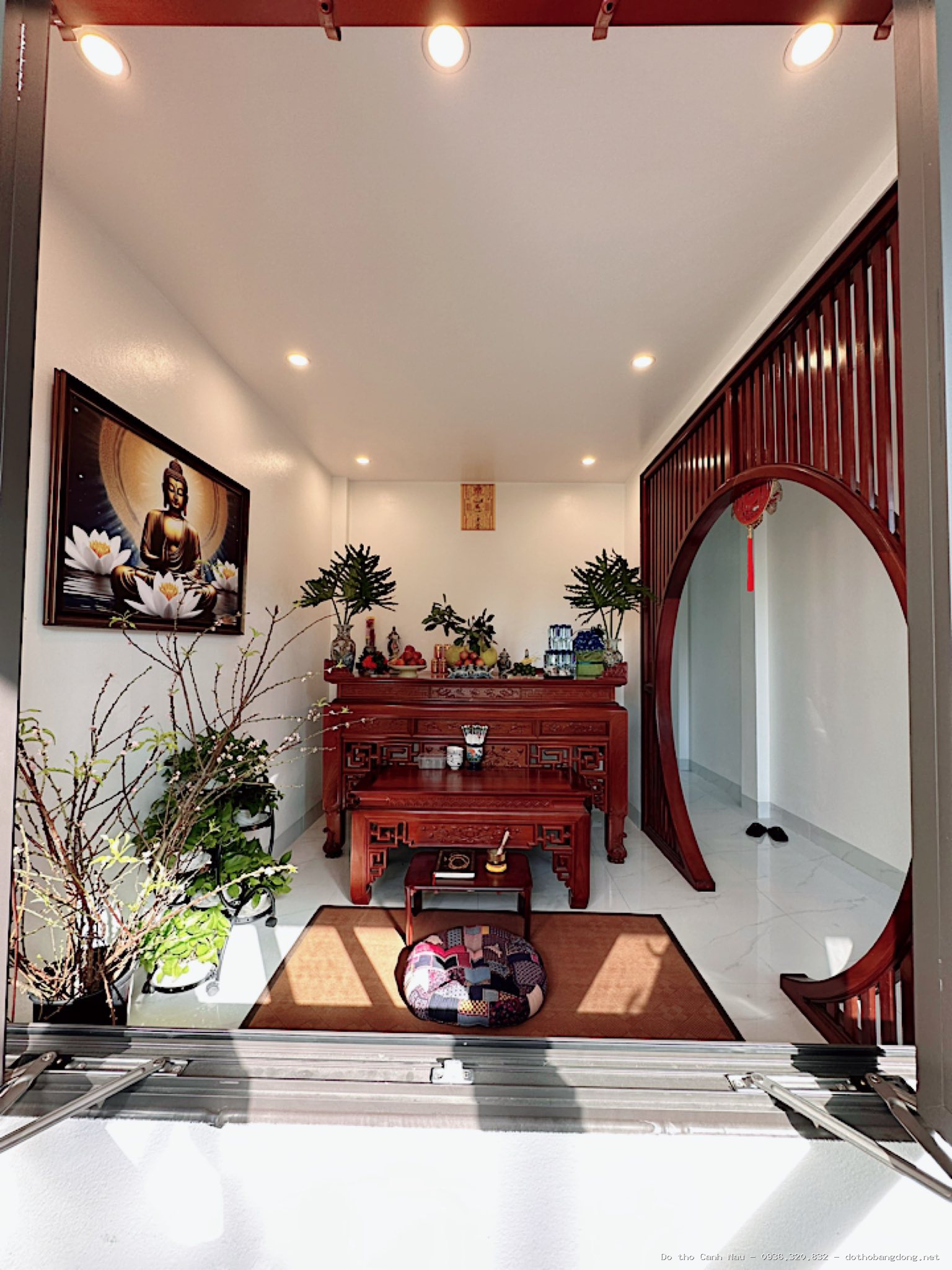 Bàn thờ đứng gỗ hương đá màu cánh gián mẫu Đông Khoa - Đồ thờ Sơn Vũ